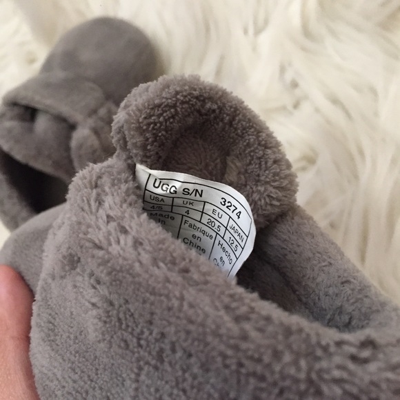 (SOLD) Ugg Bixby Bootie - Picture 5 of 6